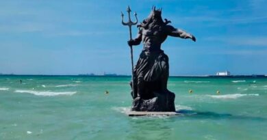 Piden retirar estatua de Poseidón en Yucatán